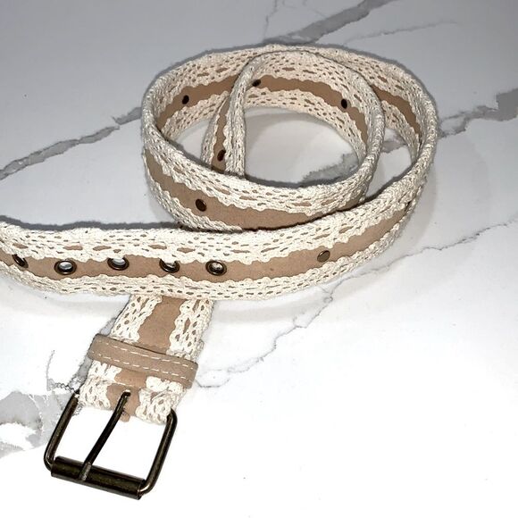 Boho Women’s White Tan Crochet Belt Brass Hardware - Picture 1 of 5